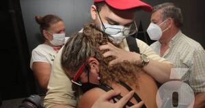 Crónica / Emocionante recibimiento de repatriados de Rusia que van llegando