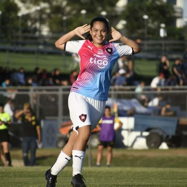 Tres lideran la Sub 18 de Fútbol Femenino - Fútbol - ABC Color
