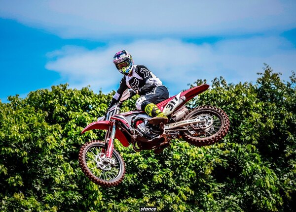 Méndes brilla en Nacional Paraguayo de Motocross