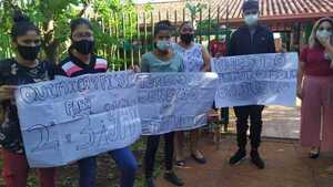 Amenazan toma por falta de rubros en colegio de Arroyo Pora.