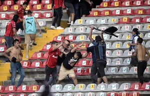 Diez hombres detenidos por violencia en partido de fútbol en México