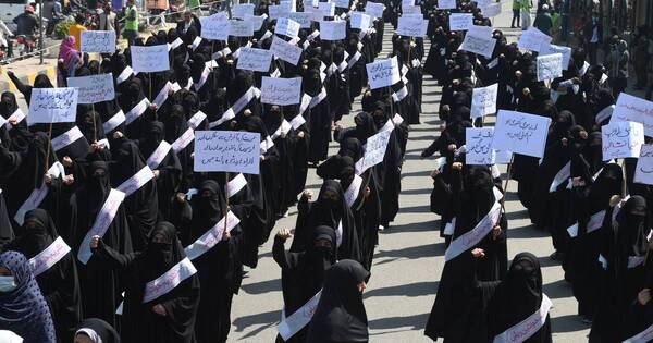 La Nación / Las mujeres del mundo se manifiestan por sus derechos sin olvidarse de Ucrania