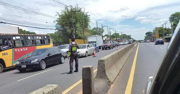 La Nación / Ruta PY02: denuncian falta de cruces peatonales tras muerte de abuelita