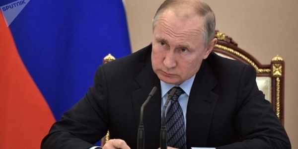 Vladímir Putin firmó hoy un decreto en el que prohíbe las exportaciones de productos y materias primas