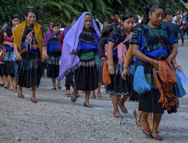 Indígenas marchan por la paz y los derechos de la mujer en el sur de Mexico - MarketData