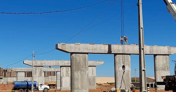La Nación / Bajante del río y sequía impulsan las obras