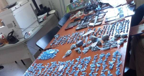 La Nación / Incautan armas blancas, cocaína y celulares del sector del PCC en cárcel de Encarnación
