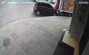 Crónica / Pisó el acelerador y "aplastó" a trabajador