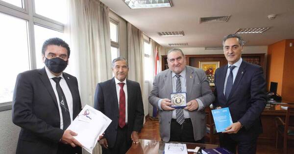 La Nación / Ministros de la Corte de Paraguay recibieron a miembros de la Policía Federal Argentina