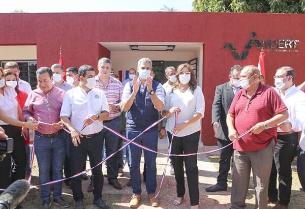 Presidente de la República inauguró local del INDERT en Paraguarí