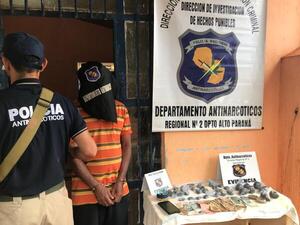 Allanan vivienda y detienen a presunto distribuidor de drogas - La Clave