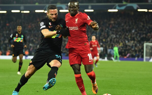Pese a perder en Anfield, Liverpool clasifica a los cuartos de la Champions