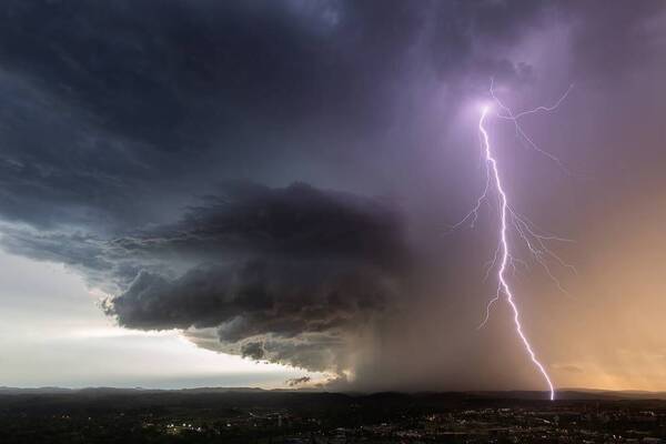 Crónica / Alerta Meteorológica para once departamentos he'i