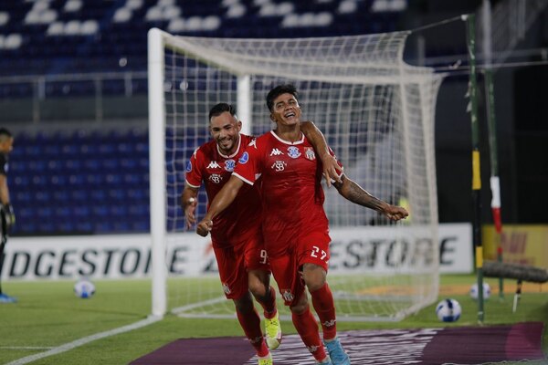 ¡Paliza! A General Caballero no le pesó el debut internacional y goleó a Sol de América