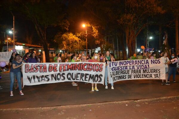 8M: Marchan contra acoso y piden albergue para mujeres agredidas en CDE - ABC en el Este - ABC Color