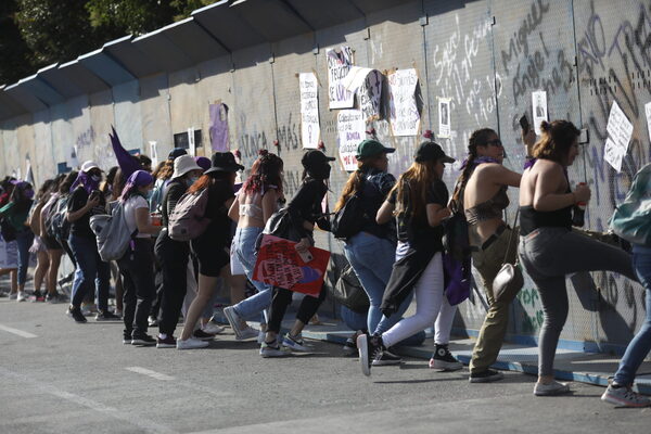 La indignación de las mujeres se apodera de las calles de México - MarketData