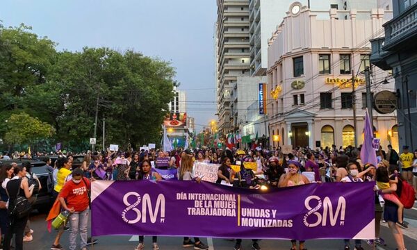 Mujeres marcharon en reinvindicación a sus derechos laborales y la igualdad salarial