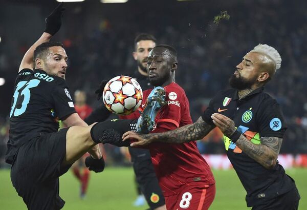Liverpool avanza sufriendo y Bayern, goleando - Fútbol - ABC Color