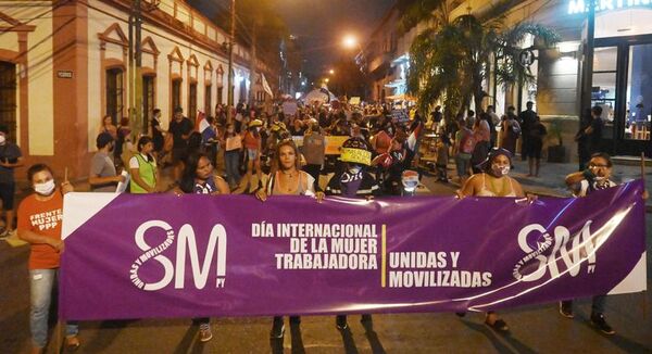 Mujeres repudian la narcopolítica, la precarización laboral y los desalojos  - Nacionales - ABC Color
