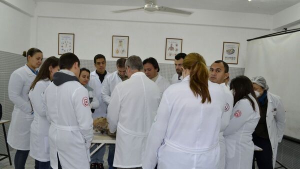 Cones reacciona y pide una lista de ofertas de Medicina sin acreditación