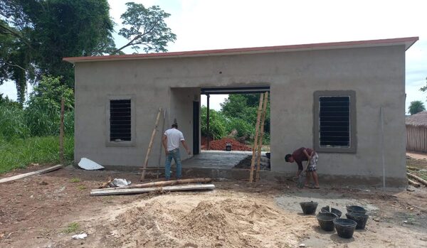 Avanzan con la construcción de viviendas para familias indígenas de Canindeyú - .::Agencia IP::.