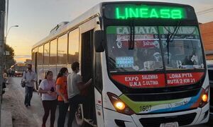 Lamentan reguladas, pero prefieren sufrir esperando buses antes que cargar combustible - Nacionales - ABC Color