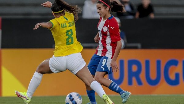 Paraguay cae por goleada pero sigue con vida