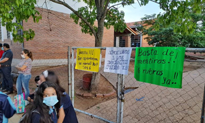 Padres, alumnos y docentes prohíben ingreso a escuela hasta que MEC autorice rubros para maestros - OviedoPress