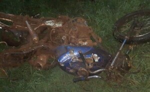 Muere joven motociclista embestido por camioneta