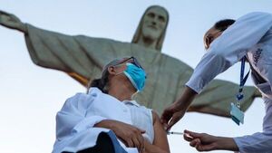 ¿Se acerca el fin? OMS informa que casos y decesos por covid bajan en todo el mundo