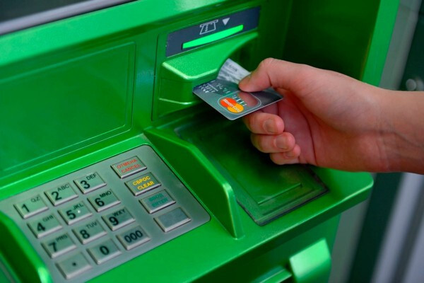 Paraguayos en Rusia: Varios becarios ya no pueden retirar dinero de cajeros automáticos