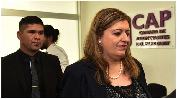 Diputados denuncian "coacción" de Fiscalía y evitan avanzar en juicio a Sandra Quiñónez