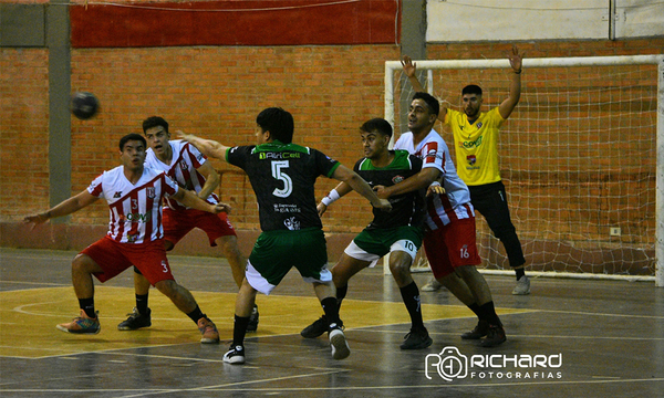 La Selección Ovetense de Balonmano en la rama masculina, continúa sumando victorias - OviedoPress