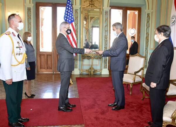Crónica / Oficialmente asumió laburo nuevo embajador yanqui en nuestro país