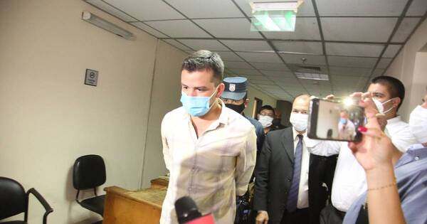 La Nación / Dictan prisión para René Olmedo, que arrojó una copa de vidrio e hirió a una mujer