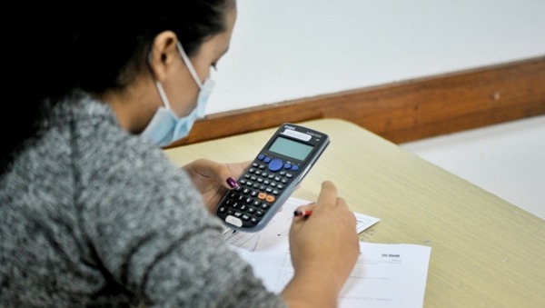 FIUNA publica lista de calculadoras permitidas para examen de Becas