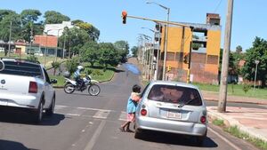 Autoridades buscan erradicar presencia de niños indígenas en semáforos