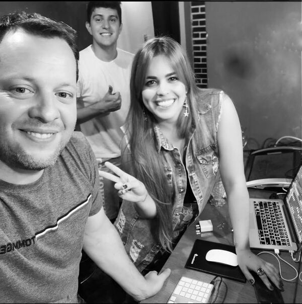 Meli Hicks y Aldo Franco preparan una canción - Te Cuento Paraguay