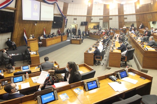 Diario HOY | Diputados ponen sus fueros a disposición tras acusaciones de Celeste Amarilla
