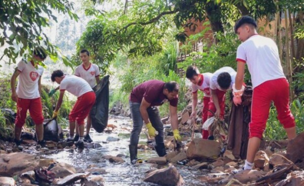 Estudiantes apoyan en minga ambiental en arroyo Acaraymí
