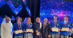 La Nación / Alumnos del San José traen medallas de oro de una feria de ciencias celebrada en Dubái.
