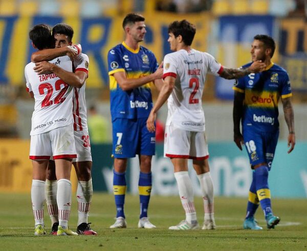 Estudiantes aprovecha los desaciertos de Everton para cobrar ventaja - Fútbol Internacional - ABC Color