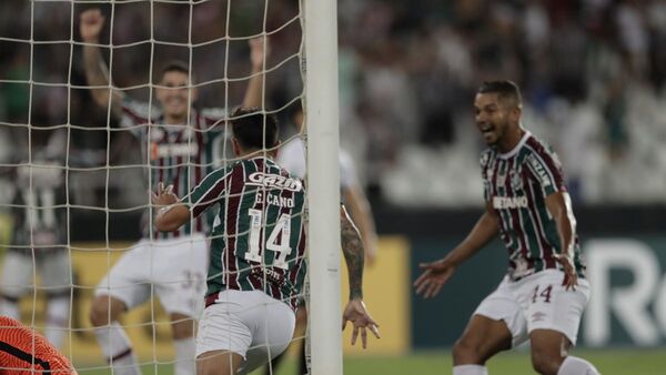 Olimpia cae ante Fluminense y se aferra al milagro