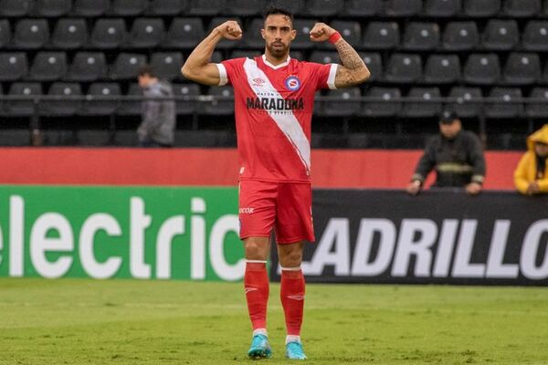 Gabriel Ávalos, doblete y pase a los 16avos de la Copa Argentina - Fútbol - ABC Color