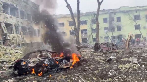 Kiev denuncia bombardeo de hospital y esperan negociación clave