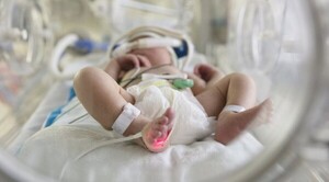 Diario HOY | Bebé está intubado en terapia intensiva con neumonía grave por Covid-19