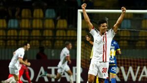 Estudiantes de la Plata aprovecha los desaciertos de Everton