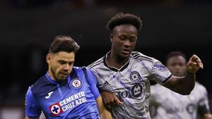Cruz Azul vence al Montreal en el regreso de Ángel Romero