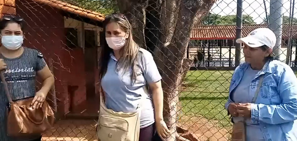 Padres y estudiantes cuestionan a directora del Colegio del Área 5 - La Clave