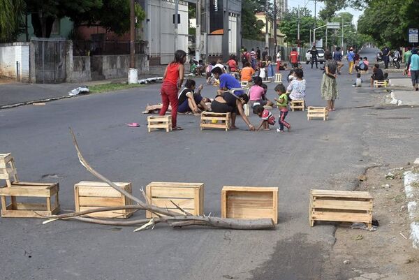 Indígenas cierran avenida Artigas - Nacionales - ABC Color